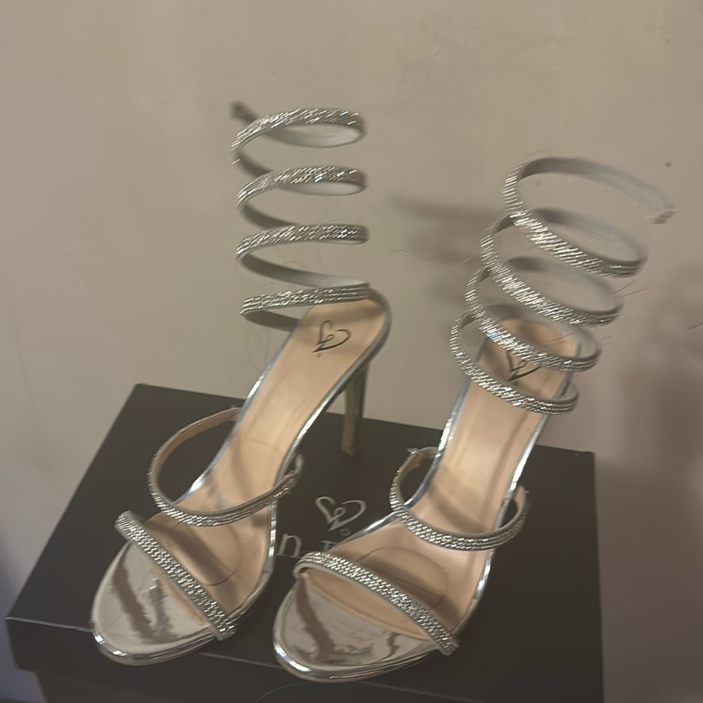 Windsor heels